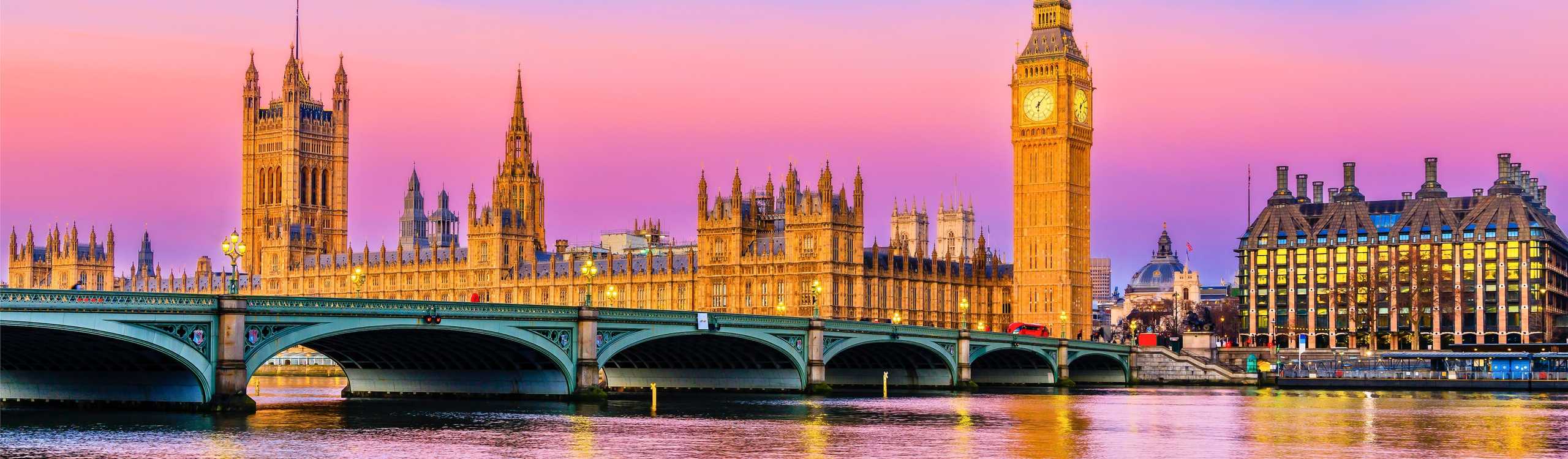 Explore the best of London – Secure top attraction entry and city passes for 2026 Beautiful cityscape panorama of London featuring the Houses of Parliament and Big Ben under a blue sky during a sightseeing tour in 2026